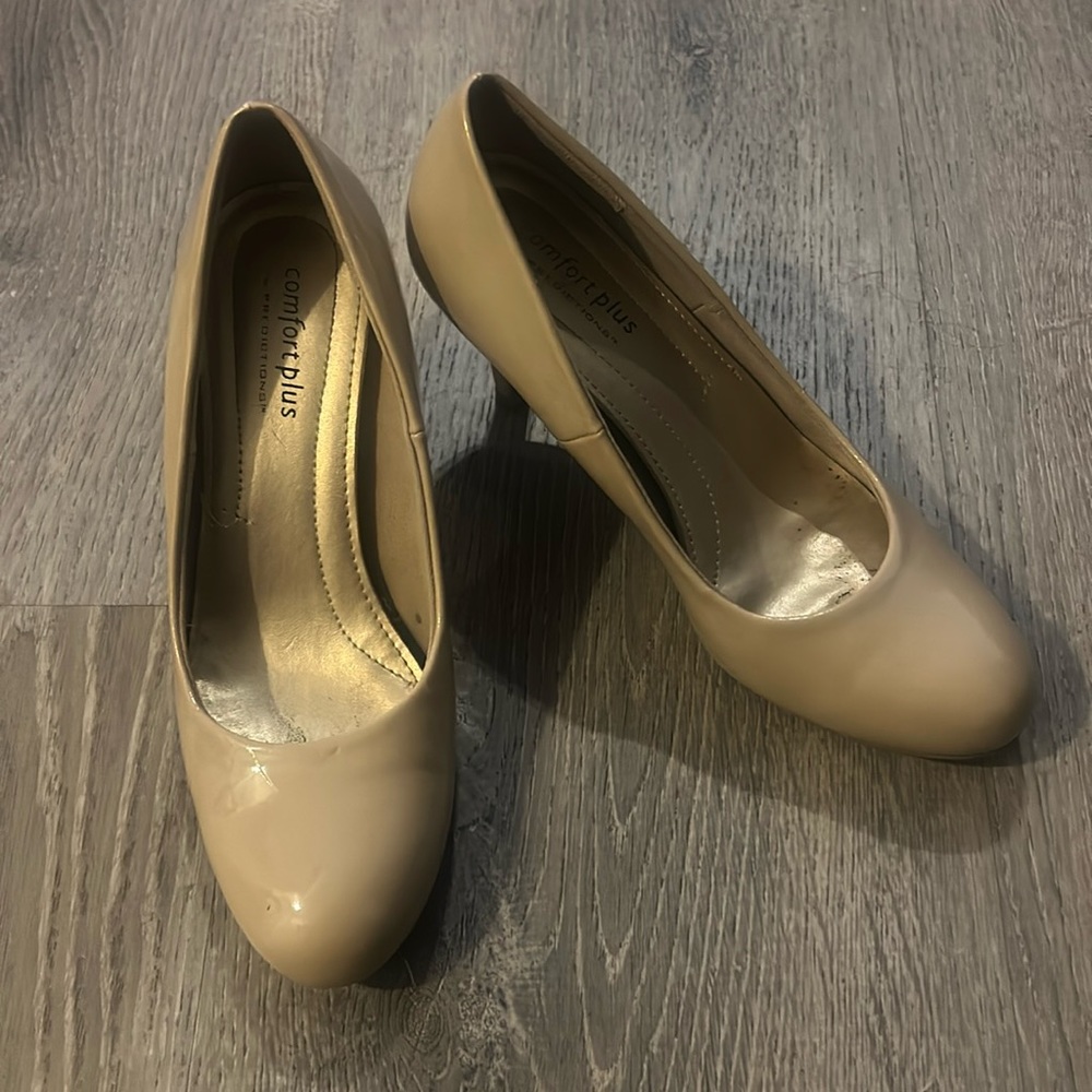 ✨MOVING SALE! ✨ Women’s Heels Size 6